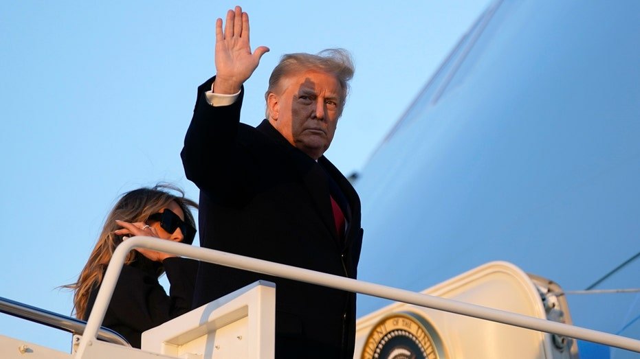 Trump waving one air force