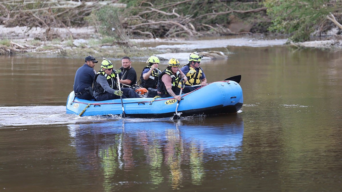 Restore the team that is looking for missing bodies in the water after the floods.