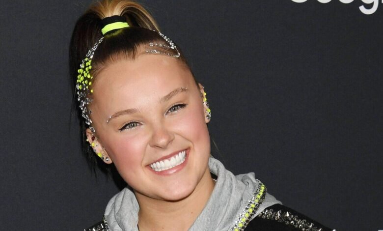 1752257626 JoJo Siwa Addresses Pregnancy Rumor With Fun Game.jpg