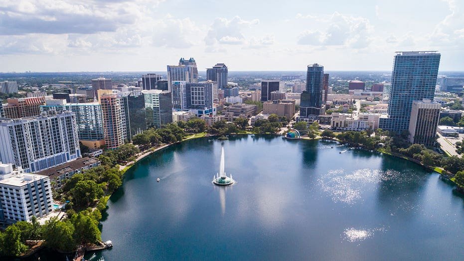Florida, Orlando, Lake first Park and Horizon. (Photography: Jeffrey Greenberg/Education of Photo/Global Photo Group via Getty Images)