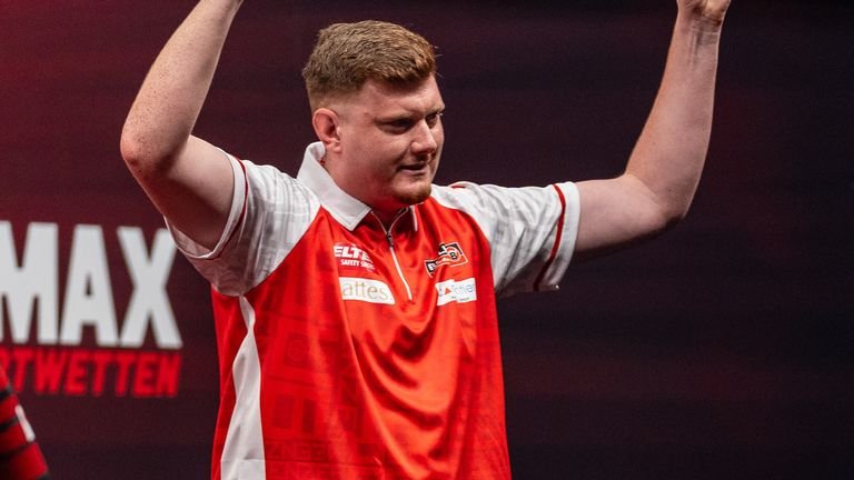 Niko Springer's preferred average of 101 to score over Stephen Poning (Credit: PDC EUROPE)