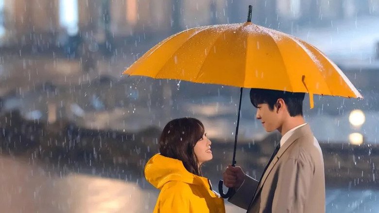 Shin Ha-RI (Kim Se-Jeong) and Kang Tae-Moo (ahn Hyo -seop) shares an umbrella in the work proposal