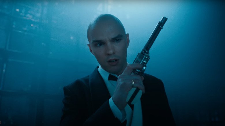 Lake Luther (Nicholas Holt) waving a pistol in Superman