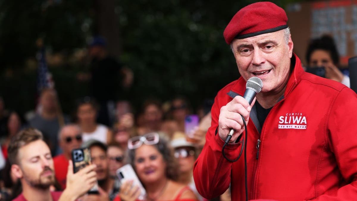 Curtis Sliwa talks to the microphone