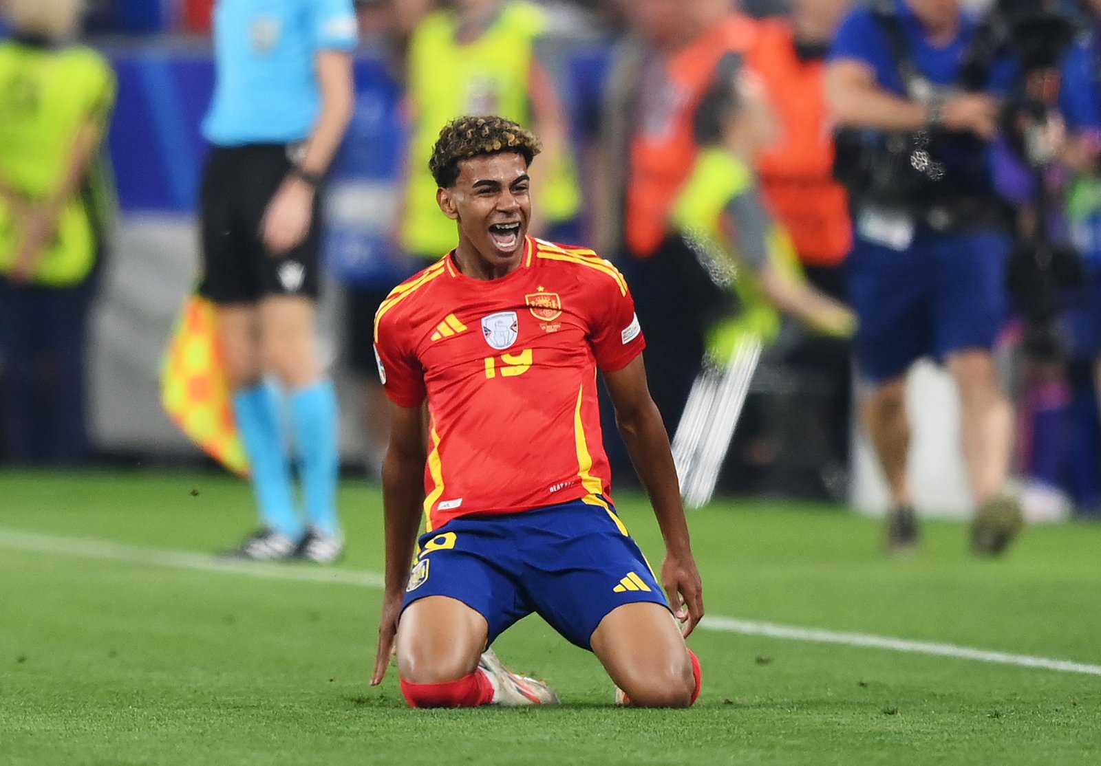 Lamine Yamal celebrates Spain to score his first team's goal