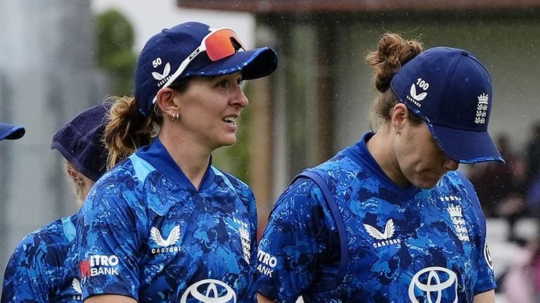 Kate Cross walks from England with his teammates after the third and final ODI rain segment against the West Indies in Tonton