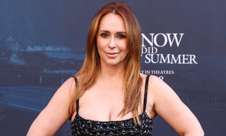 1752960787 Jennifer Love Hewitt Talks Dealing With Body Scrutiny Early In.jpg