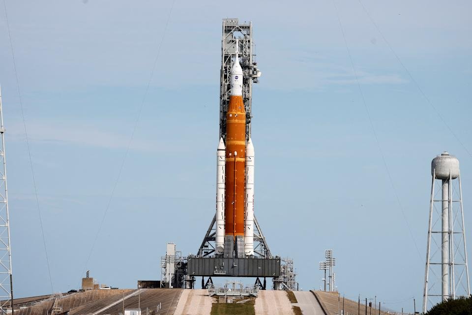 The Moon missile is equipped from the next generation of NASA, the SLS missile (SLS) missile with the Orion capsule, for its launch on the PAD 39-B, for the uninhabited ARTEMIS 1 mission to the moon, in Cape Caperaral, Florida, November 15, 2022.