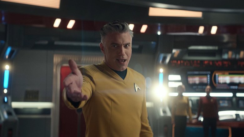 Anson Mount as Pike Commander sings on Star Trek: strange new worlds