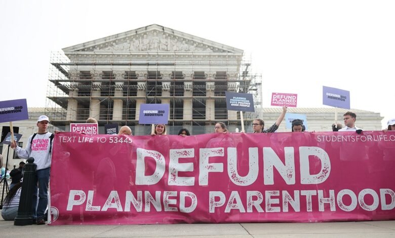 1753148454 Federal judge pauses Trump plans to defund Planned Parenthood.jpg