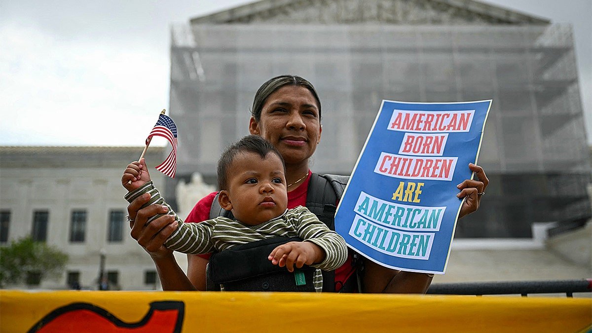 A woman protesting outside the US Supreme Court building was filmed with her infant.