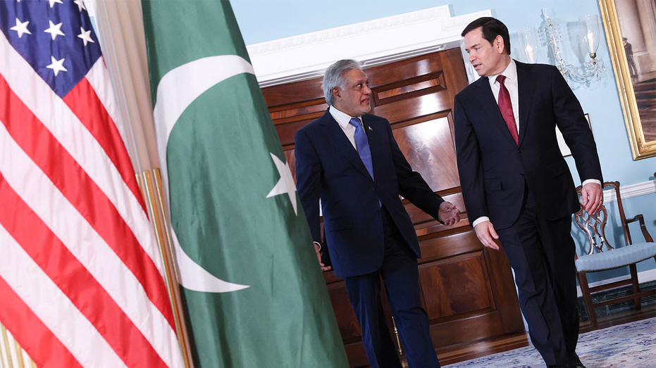 Pakistani Deputy Prime Minister and Foreign Minister Isaac Dar with US Secretary of State Marco Rubio