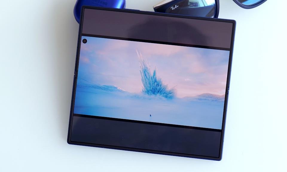 The main screen of the Samsung Galaxy Z Fold 7 is now larger for eight inches, although the puncture's interior camera is more than by eyes compared to the Display sensors used in previous models.