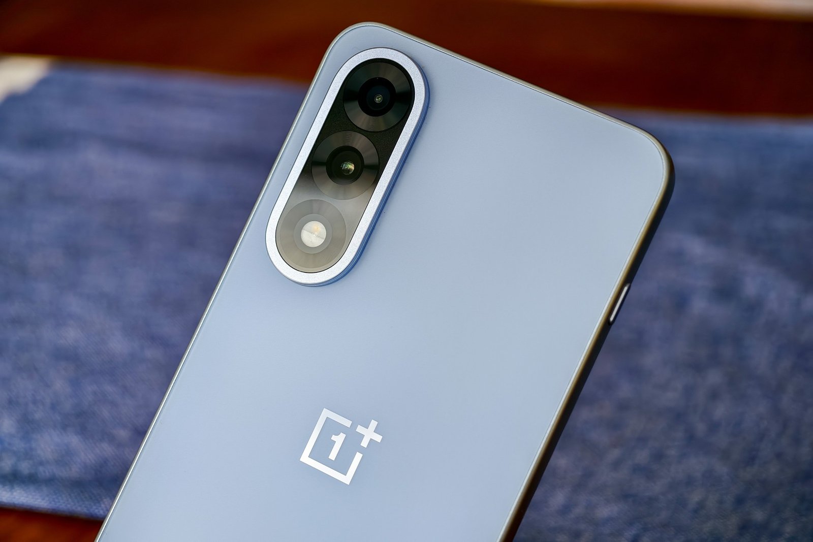 Image from OnePlus Nord 5 shows cameras with light lenses