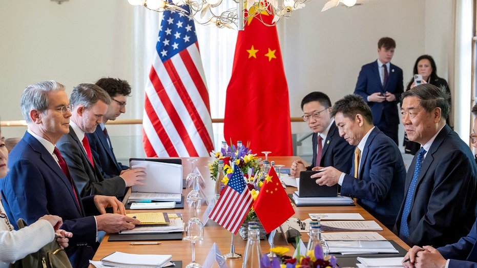 The US Secretary of the Treasury Department Scott Pesin, the American Trade Representative, Jameson Jarir, the international trade representative in China and the Deputy Minister of Trade Li Chenggang, and the Chinese Deputy Prime Minister, is preparing for discussion on a bilateral meeting between the United States and China, in Geneva, Suezradarda, May 10, 2025.