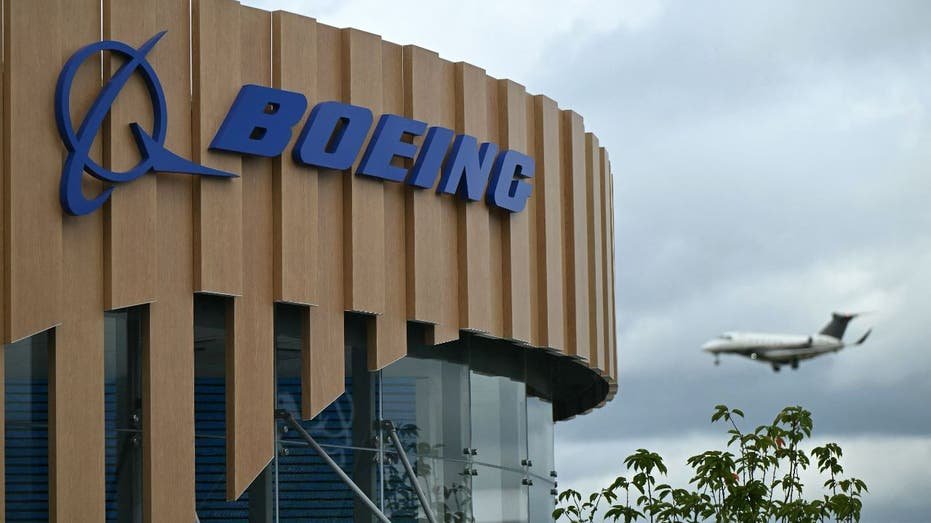 A plane fluctuating through the Boeing Building