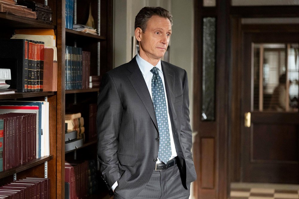 Who is and does not return to the law order for the 25th season after the delivery of Shakeups Tony Goldwyn