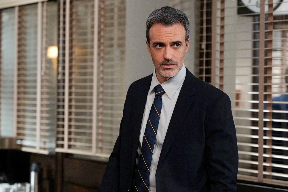 Who is and does not return to the law order for the 25th season after the delivery of Shakeups Red Scott