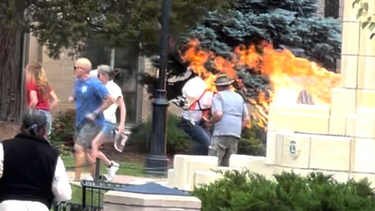 The terrorist throws a cocktail of Molotov in a group of pro -Israel demonstrators in Bulder, Colorado