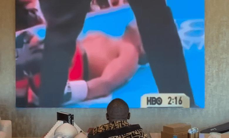 Floyd Money Mayweather Sends Roy Jones Jr A Subliminal Message.png