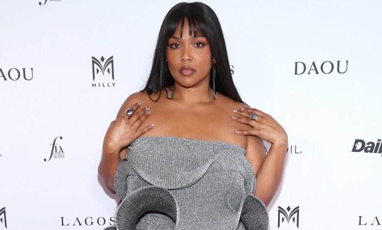 Lizzo Gags Fans With MAJOR Glow Up In Weight Loss Pics.jpg