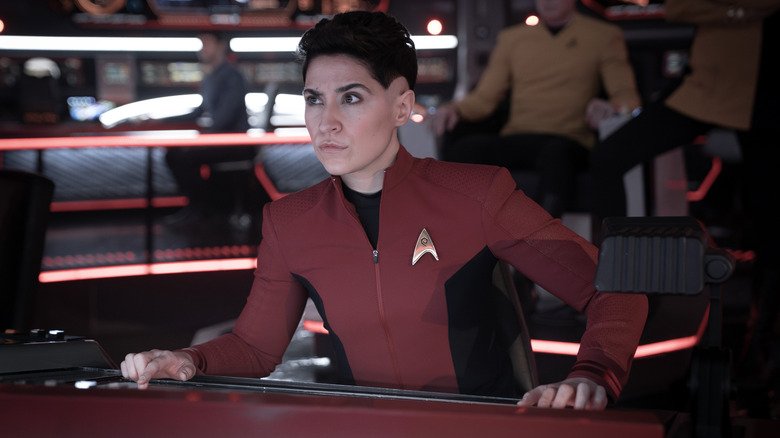 Celia sponsored Taiba in Uhourra, Mainor Lukin in the role of Beto, and Melisa Navia in the role of Erika Ortegas standing next to a bar and preparation in new strange worlds