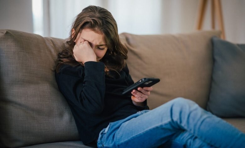 Vast Numbers of Lonely Kids Are Using AI as Substitute.jpg