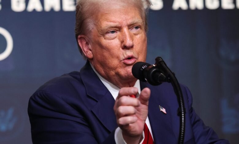1754576452 Trump to sign executive order to allow crypto and other.jpg