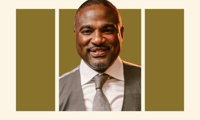 1754733332 Multimillionaire Rashaun Williams landed a seat next to Mark Cuban.jpg