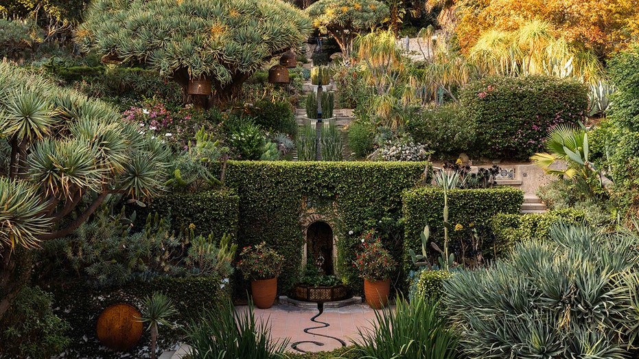 Landscape lands are characterized by many gardens.