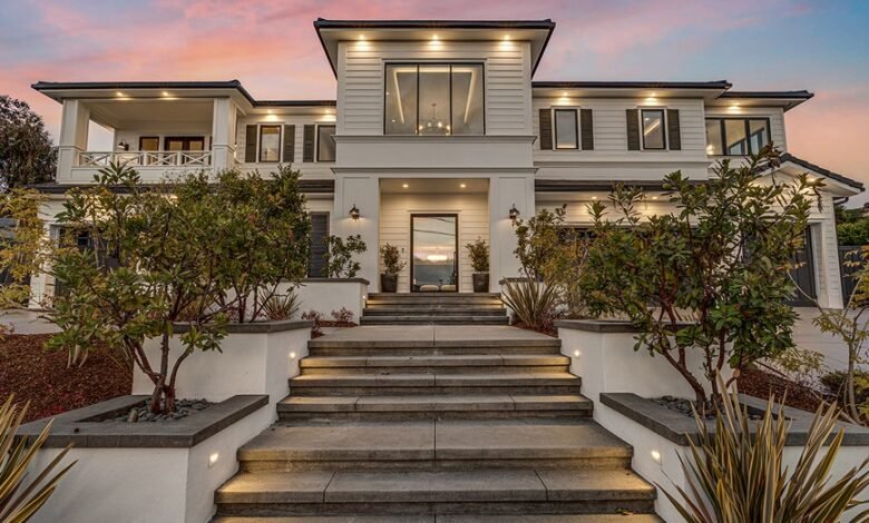 1754759097 12985M California luxury home drops 250K weekly until its sold.jpg