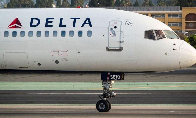 1754875661 Delta plane makes contact with empty aircraft at Atlanta airport.jpg