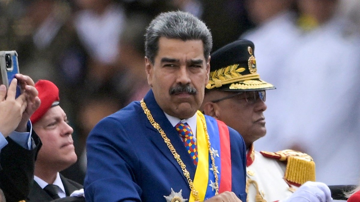 Military procession Maduro