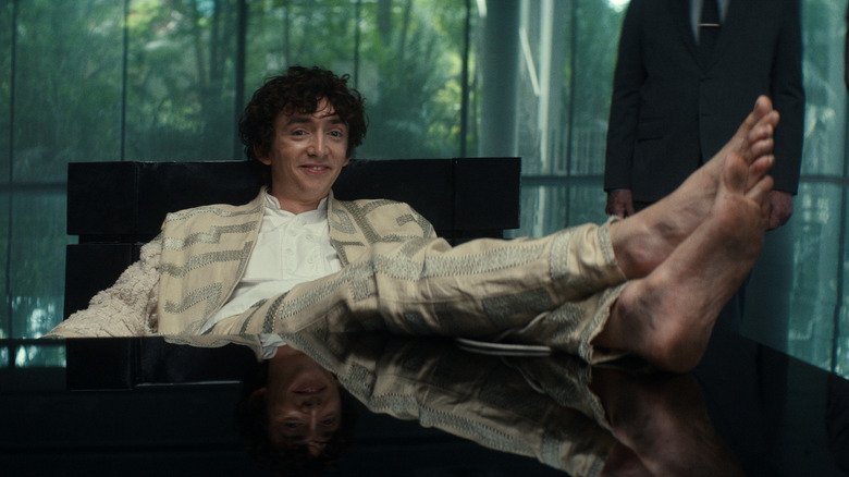 Cavalier boy sits with his feet on his office in a foreigner: the land