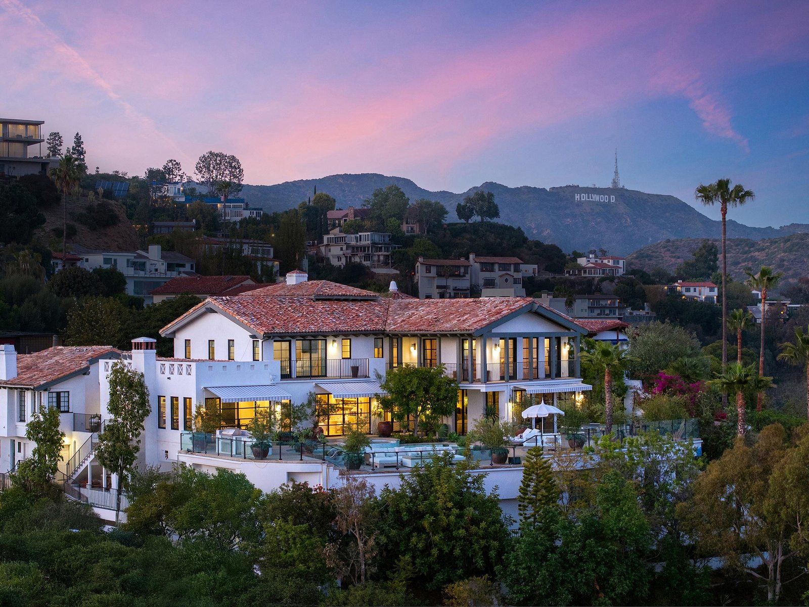 Brad Pitt buys Hollywood Hills Palace for $ 12 million