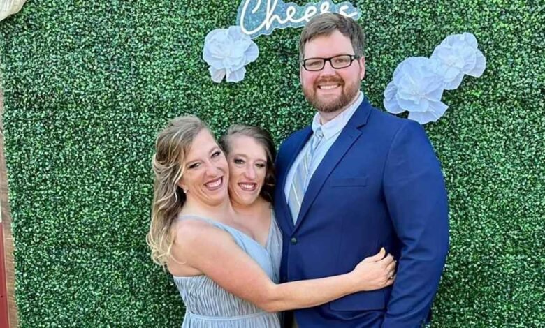 1755318727 Conjoined Twins Abby and Brittany Hensel Spotted on Rare Outing.jpg