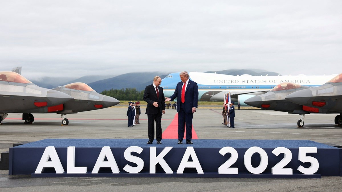 Trump and Putin shake back in Alaska
