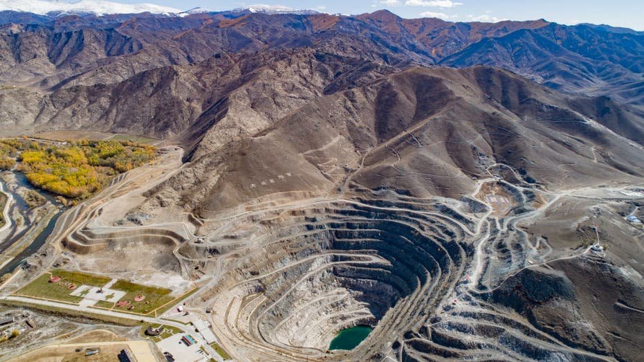 The mining hole in Xinjiang Ouigor is the independent area of China