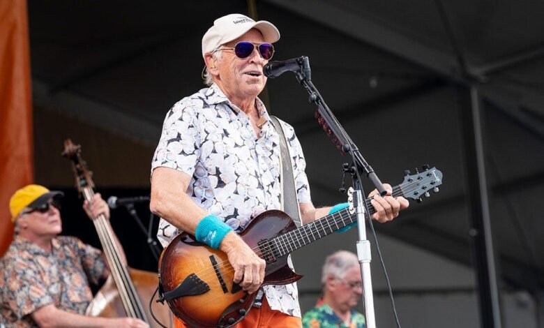 1755752108 DeSantis awards posthumous medals to Jimmy Buffett 4 other Floridians.jpg
