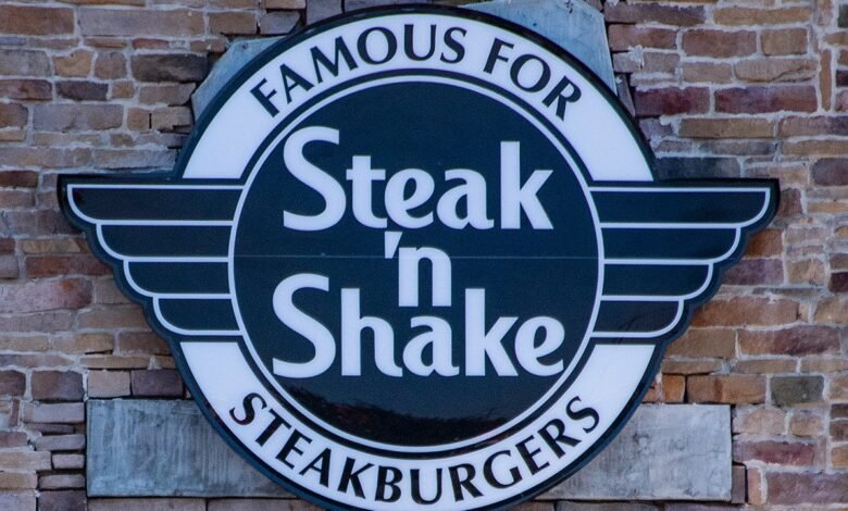 1755826845 Steak n Shake slams Cracker Barrel over controversial new logo.jpg