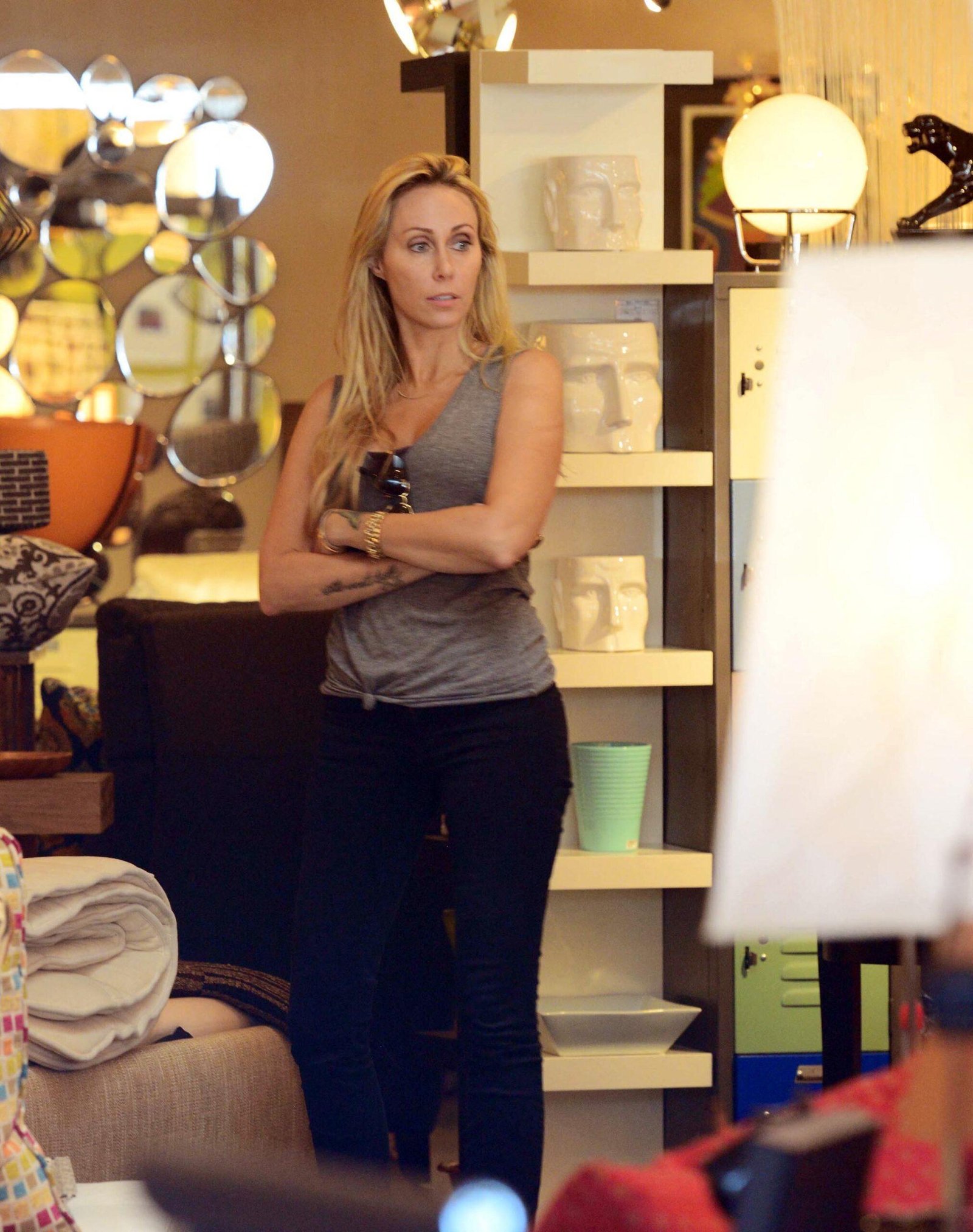 Tish Cyrus, looks great, shopping in Beverly Hills.