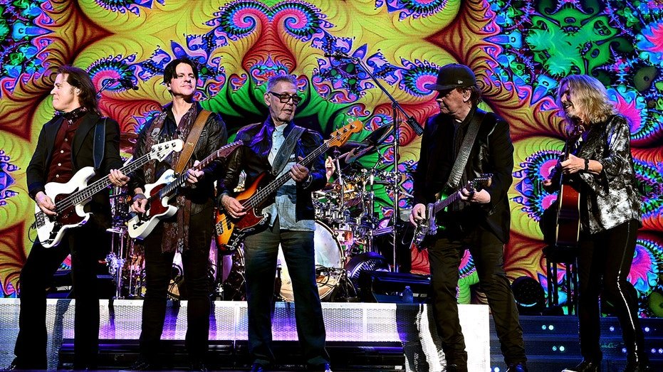 Terry Joan, Will Ivanovic, Chuck Banuzu, James "J" Young, Tommy Show from Styx Performance on the stage