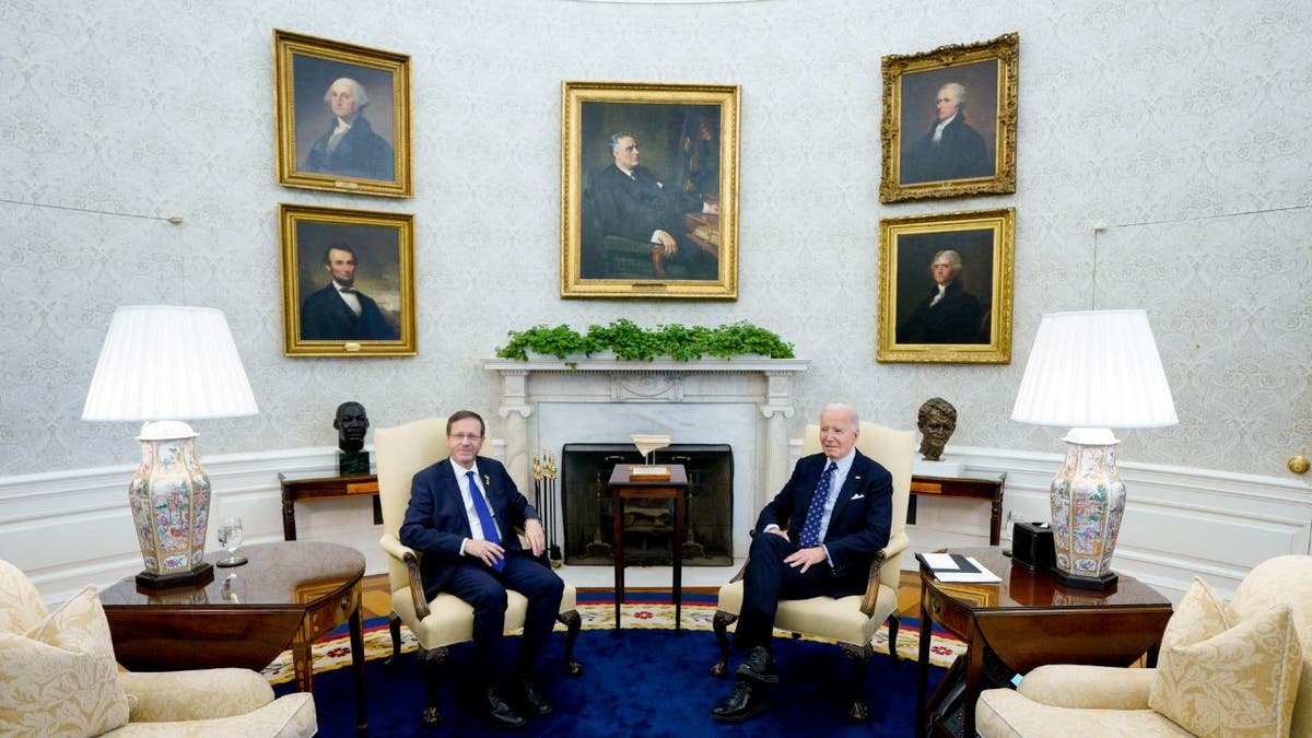 A view to hold a bilateral meeting in the oval office