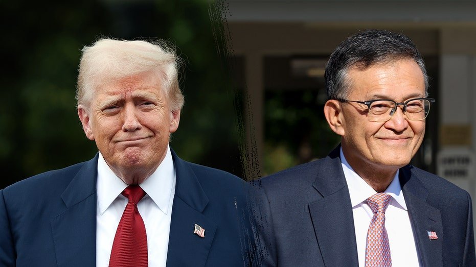 President Donald Trump and CEO of Intel Lip-Bu Tan in the image of the screen divided.