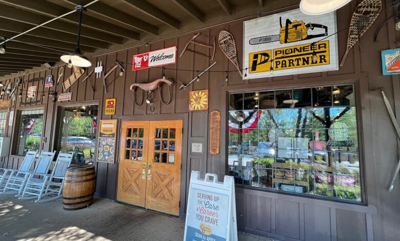 1756155204 Cracker Barrel responds to backlash over new logo.jpg