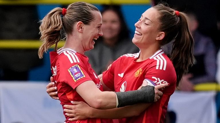 Elizabeth Terland (left) has scored a three -hand