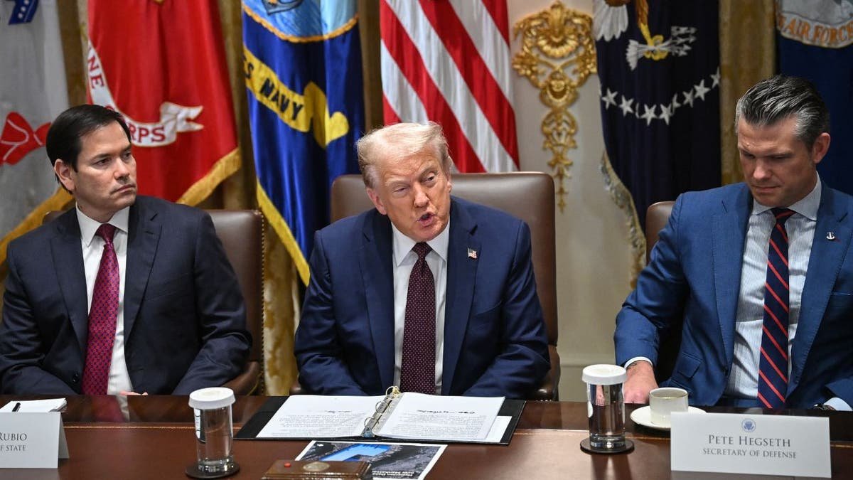 Trump with Rubio and Higseth