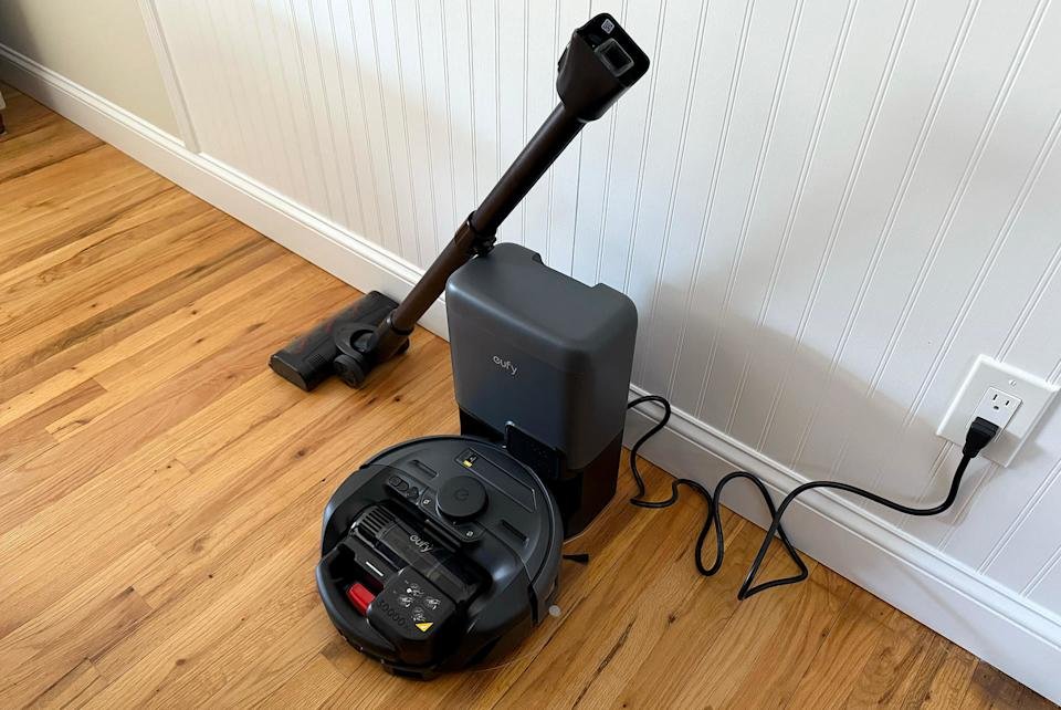 EUFY E20 Robot vacuum with a detachable stick vacuum.