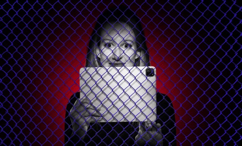 Elizabeth Holmes Suddenly Starts Tweeting Again While in Prison.jpg