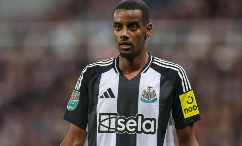 Howe says Isak must earn right to train with Newcastle.jpg